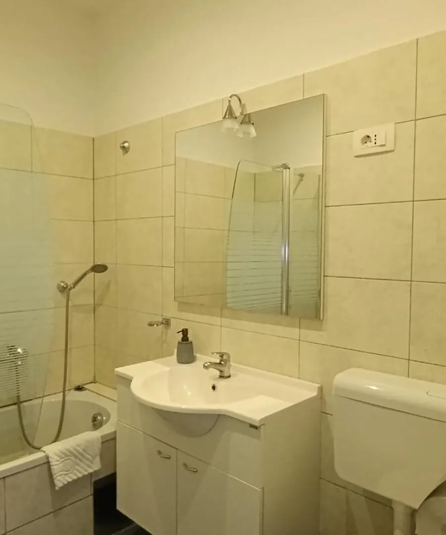 Studio Apartment Green Gallery With Free Private Parking